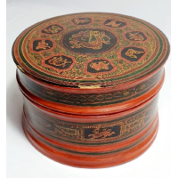 Aziatische lak doos met afbeelding dieren